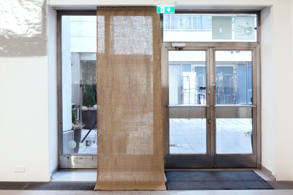 Kuva Päivikki Alaräihän teoksesta Varjeltu salaisuus, 2024-2025.